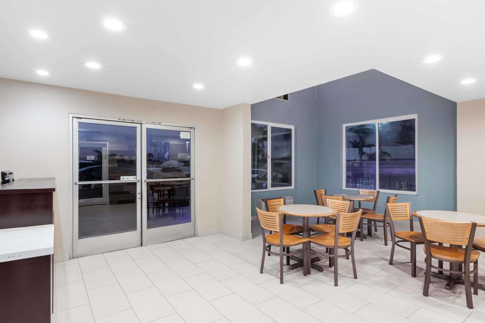 Super 8 By Wyndham San Diego/Imperial Beach Dış mekan fotoğraf
