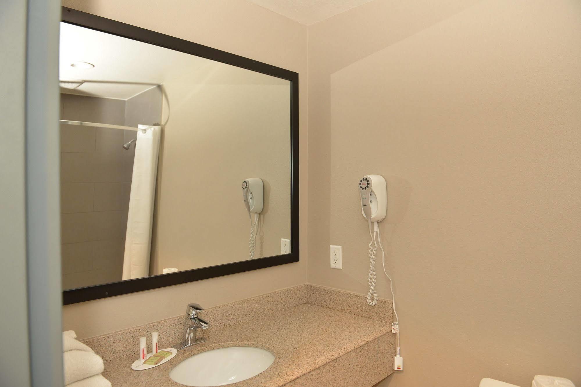 Super 8 By Wyndham San Diego/Imperial Beach Dış mekan fotoğraf