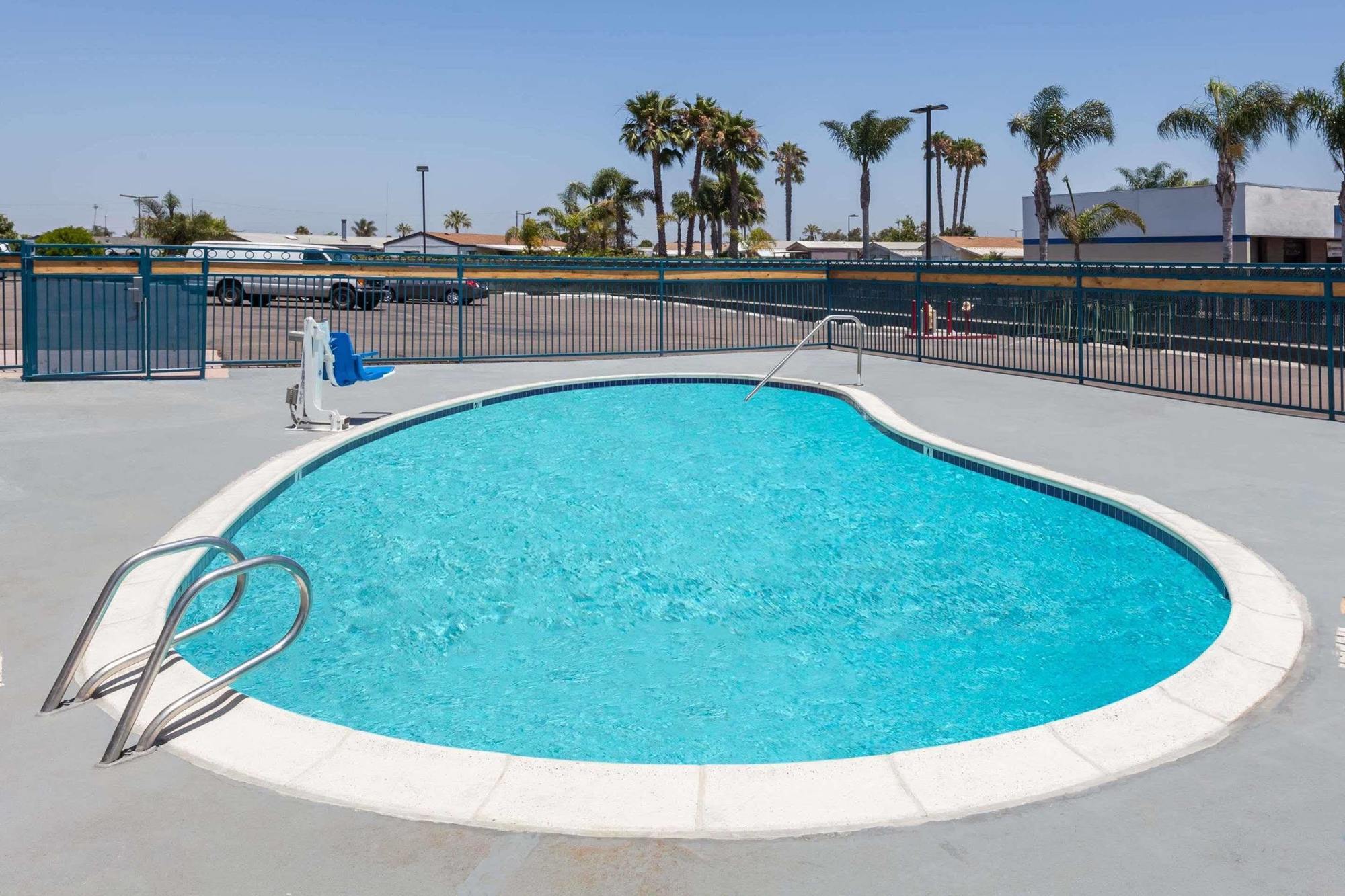 Super 8 By Wyndham San Diego/Imperial Beach Dış mekan fotoğraf