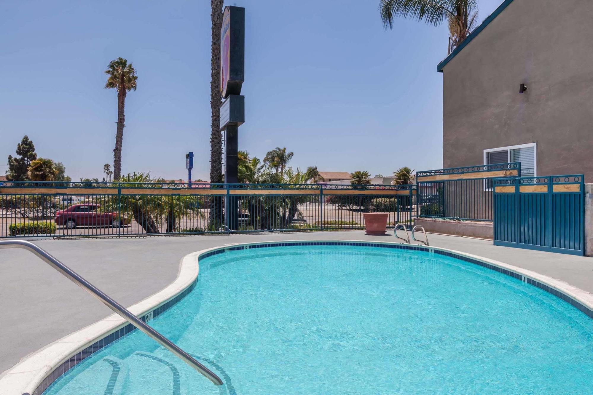 Super 8 By Wyndham San Diego/Imperial Beach Dış mekan fotoğraf