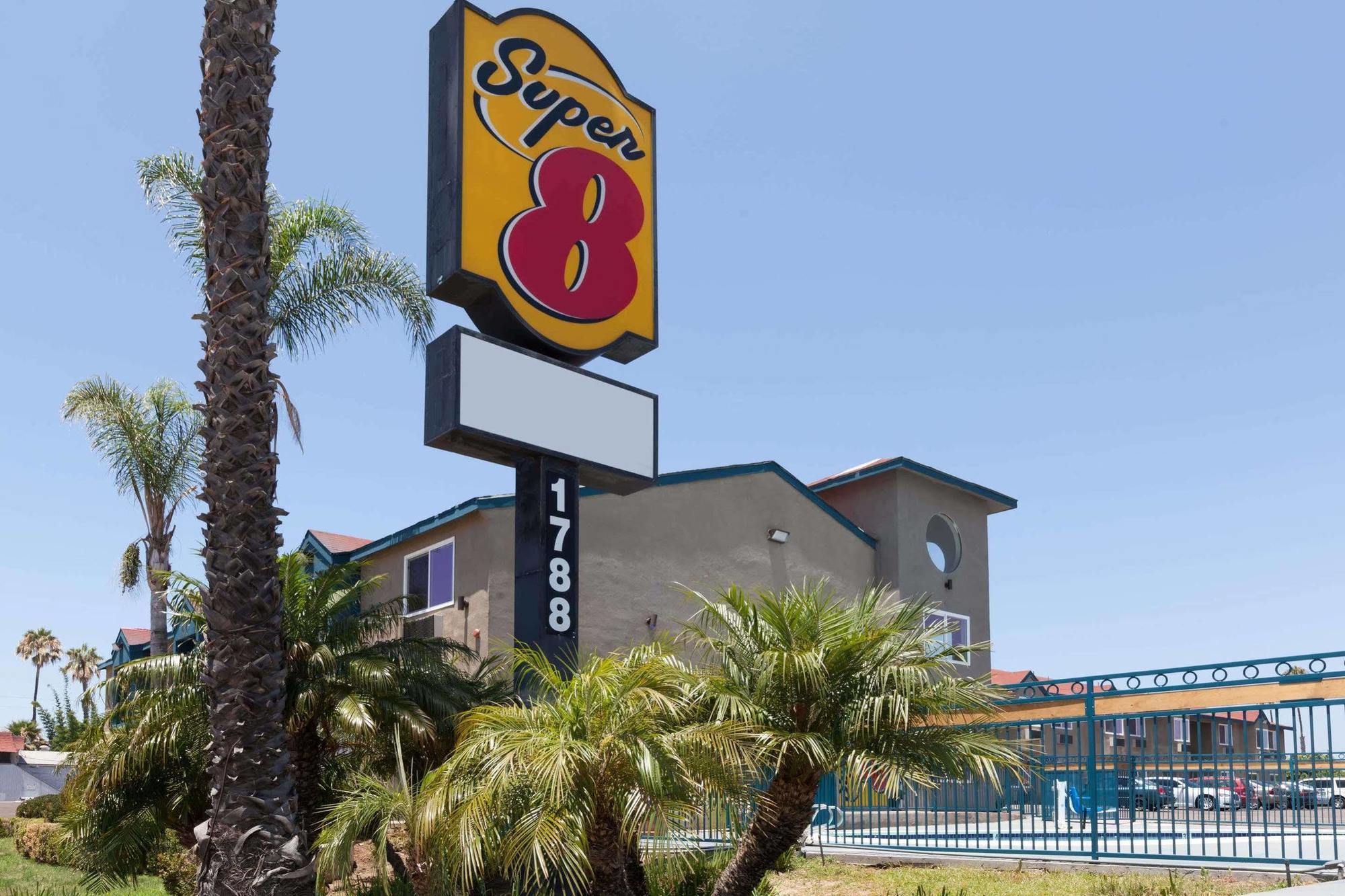 Super 8 By Wyndham San Diego/Imperial Beach Dış mekan fotoğraf